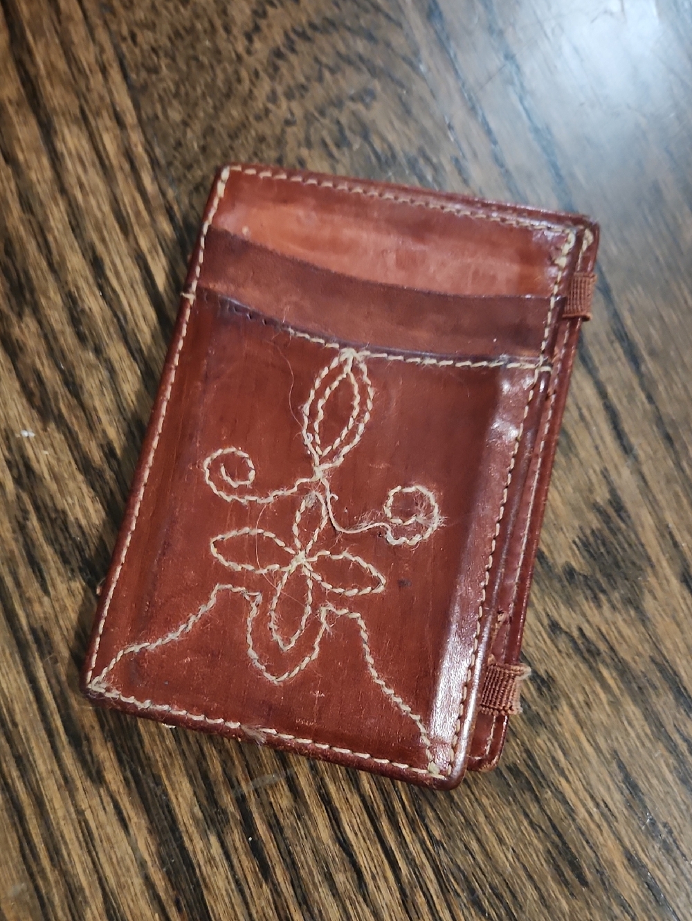 Fossil Brown Leather Card & Key Holder with Embroidered Detail